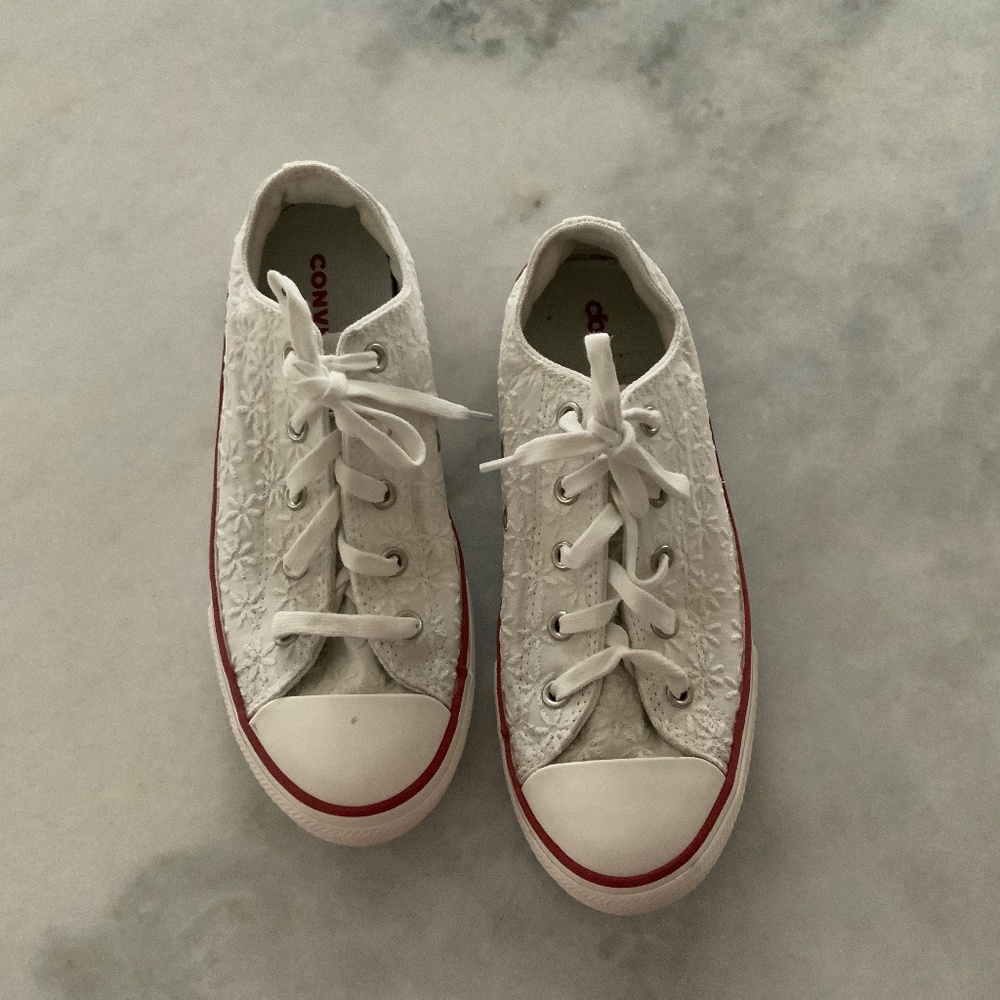 Girl converse